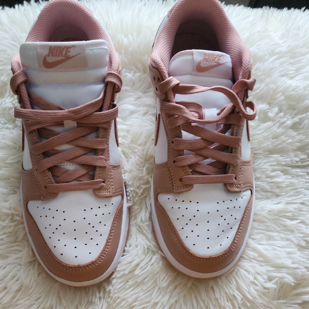 Nike Rose and White Dunks - Picture 2 of 9